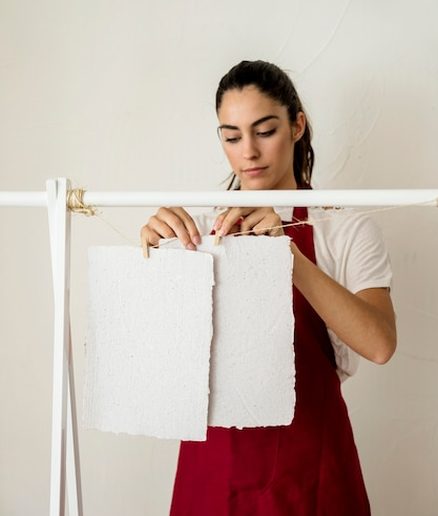 Peça de arte têxtil tingida à mão